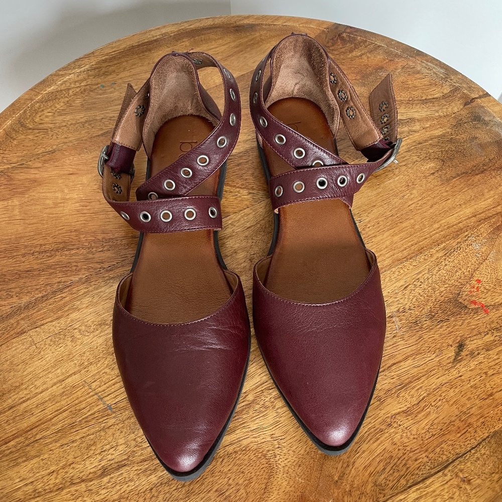 Bueno BECKY Flat Merlot Size 38 EU With Ankle Straps D’orsay Flat
